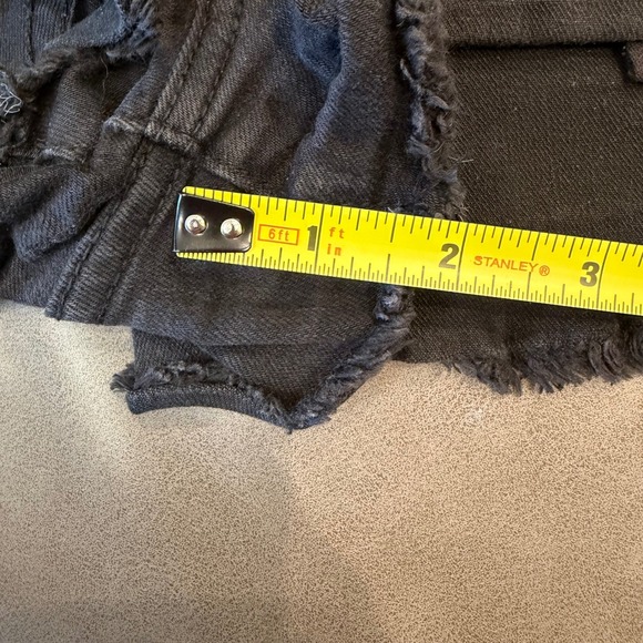 Abercrombie & Fitch Womens Black Denim Raw Hem Cutoff Shorts Size 27 W27 L2 EUC - Picture 9 of 9